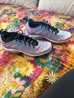 Nike VaporMax Plus Purple Gradient Sneakers with Black Accents